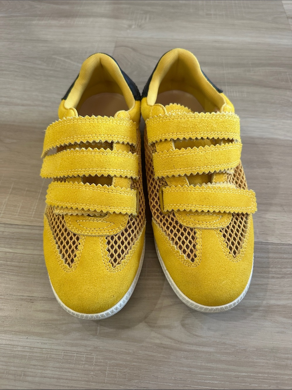 Women’s Silent D Yellow Velcro Mesh Sneakers size 9
